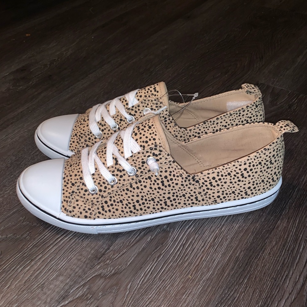 NWT Maurices Leopard Print Slip on shoe